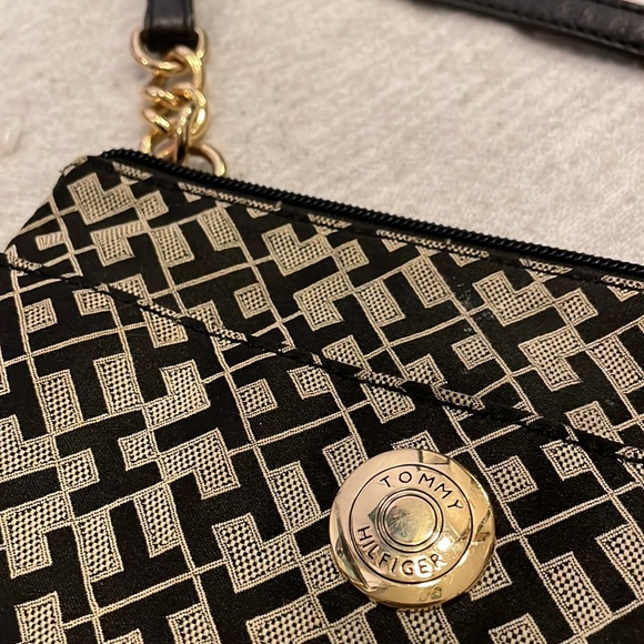 Tommy Hilfiger, Patterned Canvas Cross Body Purse - Picture 2 of 7